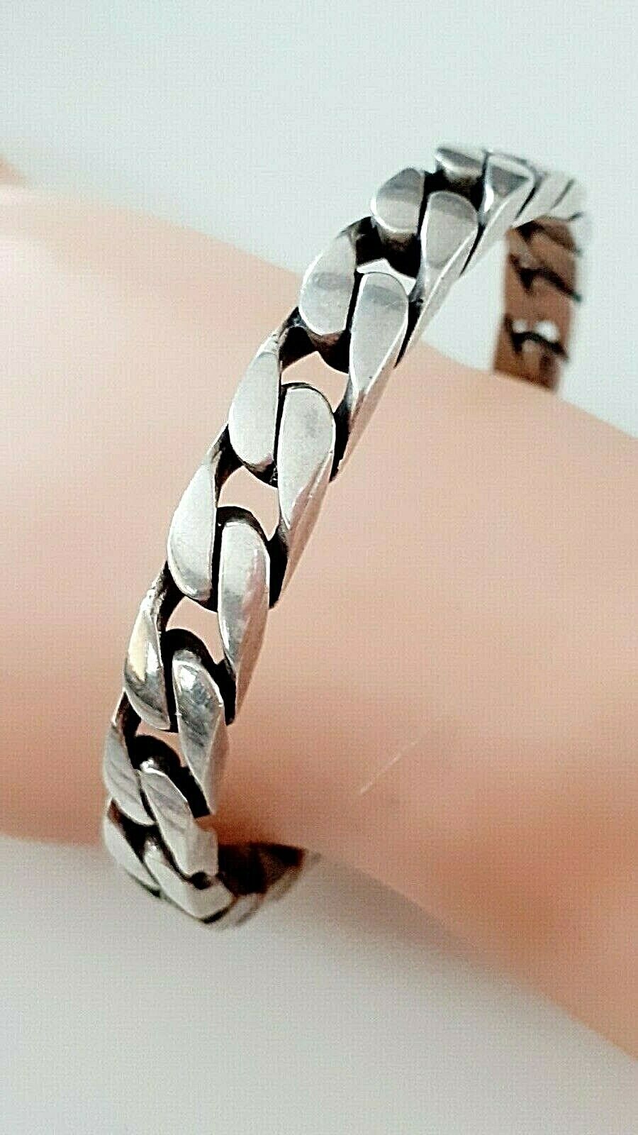 Foto 1 di 9
