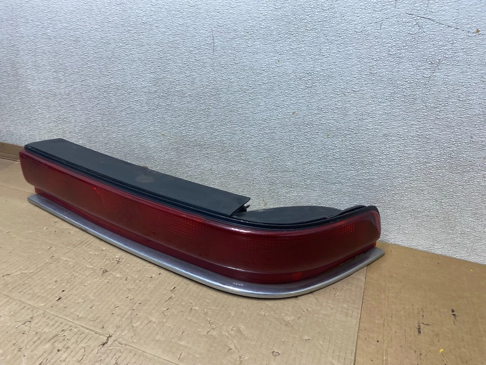 Luz trasera derecha pasajero Buick Roadmaster 1991 a 1996 OEM U2957 DG Foto 2 de 4