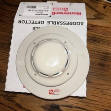 Silent Knight SD505-APS (Hochicki) Smoke Detector With Base. In Working Order