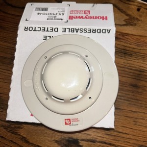 Silent Knight SD505-APS (Hochicki) Smoke Detector With Base. In Working Order