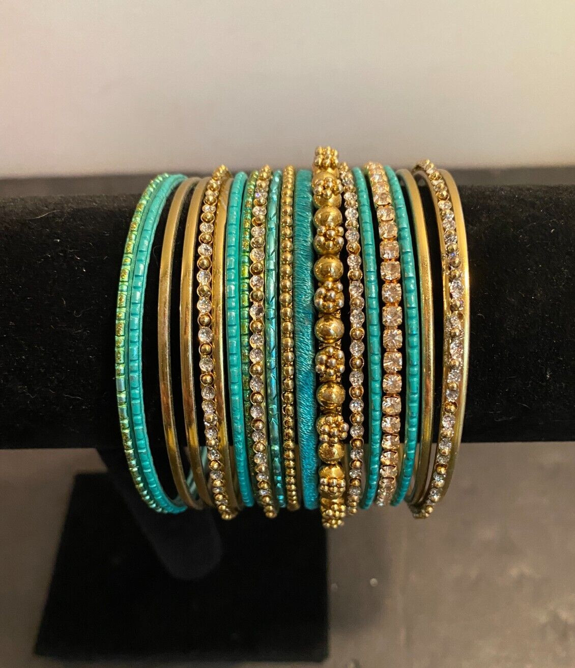 BANGLE STACK BRACELET SET TURQUOISE TONES AND GOLD TO… Gem