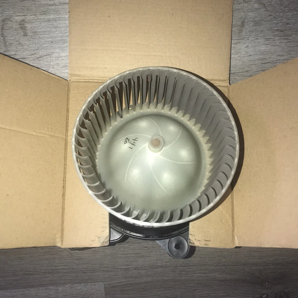 Motor de ventilador HVAC dianteiro VDO PM9275 Dodge Durango - Imagem 3 de 4