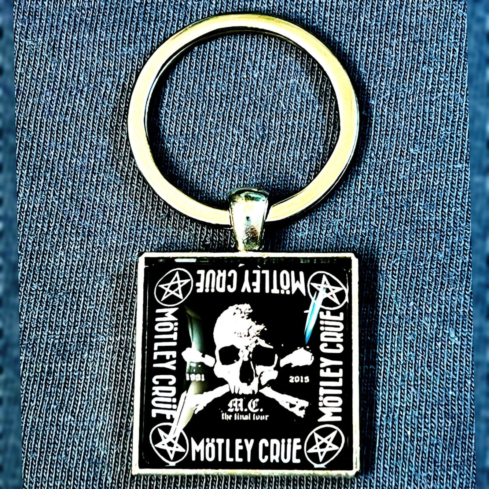 MOTLEY CRUE LIVE WIRE SET🎸2 SQUARE+3 ROUND KEYCHAINS LOT OF FIVE