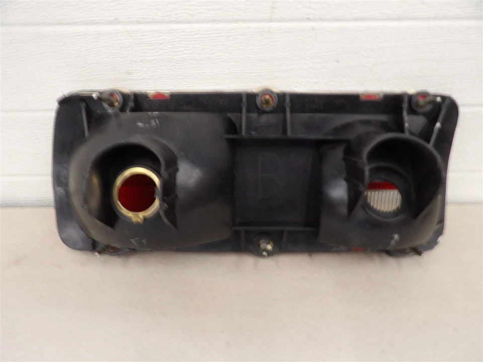 LUZ TRASERA LADO PASAJERO DERECHA MONTAJE LÁMPARA PLYMOUTH VOLARE 1976-77 CUSTOM PREMIER Foto 4 de 4