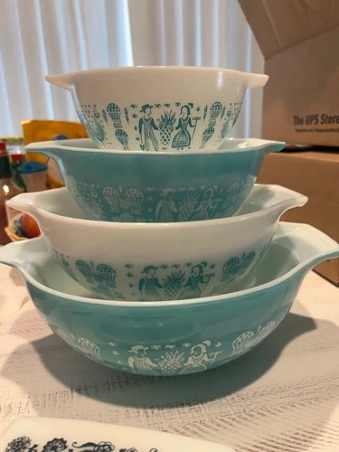 PYREX Amish Butterprint Cinderella Mixing Bowls - Set of 4--Price Reduced