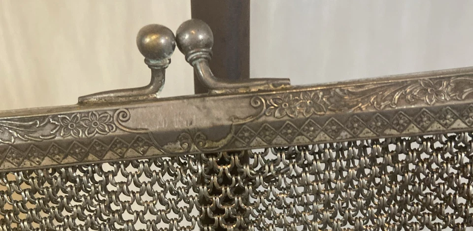 Bolso de noche de malla Art Deco vintage cartera antiguo broche de metal con solapa cuadrado pequeño Foto 2 de 4