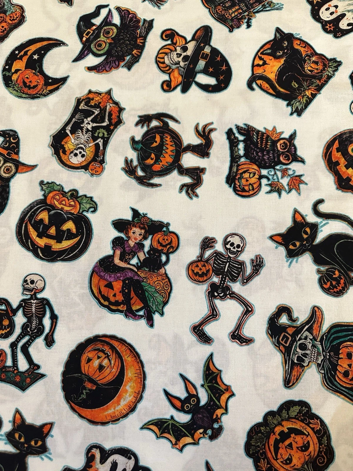 HAPPY HAUNTING QUILTING TREASURES RETRO HALLOWEEN FABRIC HALF YARD