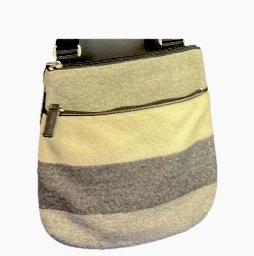 Bolso Bandolera American Eagle Outfitters Gris Rayas Lana 8”x 9” 23” Correa Usado Foto 3 de 4