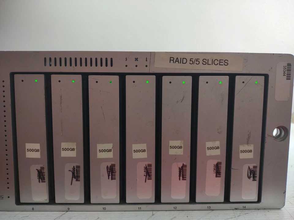 Gabinete de red de almacenamiento Apple XSERVE RAID A1009 con unidades x14 de 500 GB Foto 3 de 4