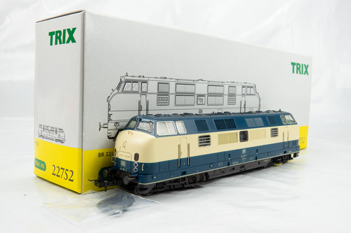Trix 22752 Diesellok BR 221 der DB Ep IV, Wie neu Topzustand | Zustand: Gebraucht