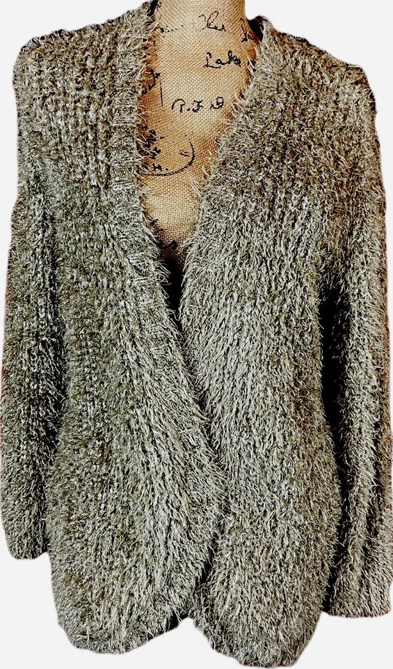 KENSIE MUJER BEIGE/TOSTADO SUAVE MULLIDO PLUMERO CÁRDIGAN CUBIERTA TALLA PEQUEÑA USADO EN EXCELENTE ESTADO Foto 2 de 4