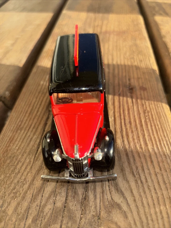 MATCHBOX COLLECTIBLES COCA COLA 1937 GMC VAN 1/43 #YPC02 - Image 2 of 4