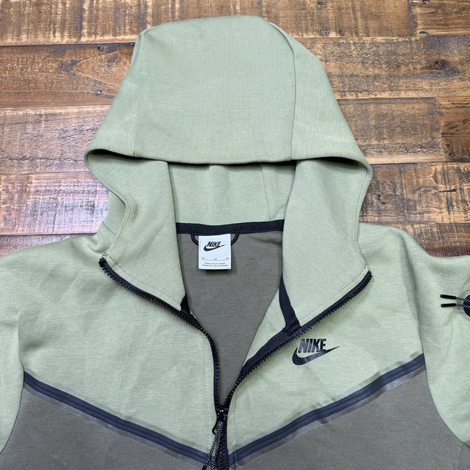 Conjunto de sudadera con capucha y jogger Nike Tech polar cremallera completa verde rendimiento Foto 3 de 4