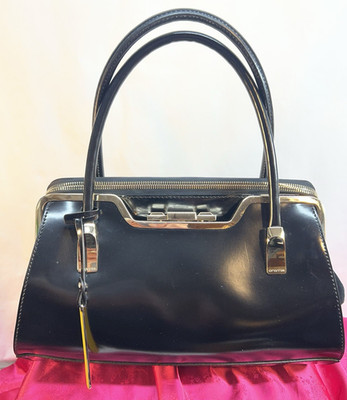 EUC Cromia Italian black leather dbl handle gold framed 3-section large purse