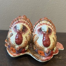 Heritage Harvest Turkey Salt pepper shakers on Leaf Tray New