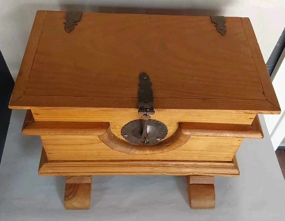 Antigua caja hecha a mano con bisagras de documentos de madera temprana - 11,5 de alto X 15 de ancho X 10,75 Foto 4 de 4