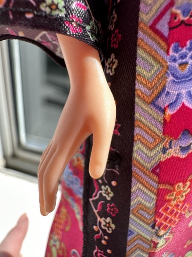 COLLECTABLE BARBIE DOLLS OF THE WORLD 'PRINCESS OF CHINA' FROM 2001 - Picture 6 of 9