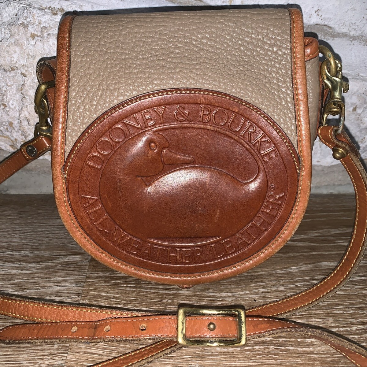 Vintage Dooney Bourke All Weather Leather Duck Bag Crossbody Brown Tan 6”  X 7”