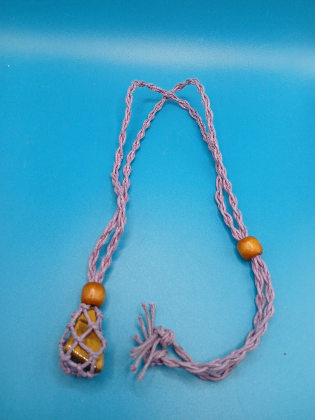 VETEMENTS Collana macramè viola con pietra occhio di tigre