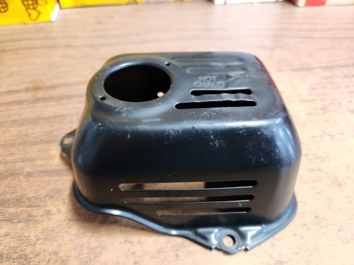 Protector silenciador cortacésped Troy Bilt TB240 HONDA GCV160 18321-Z0L-J01 - Imagen 4 de 8