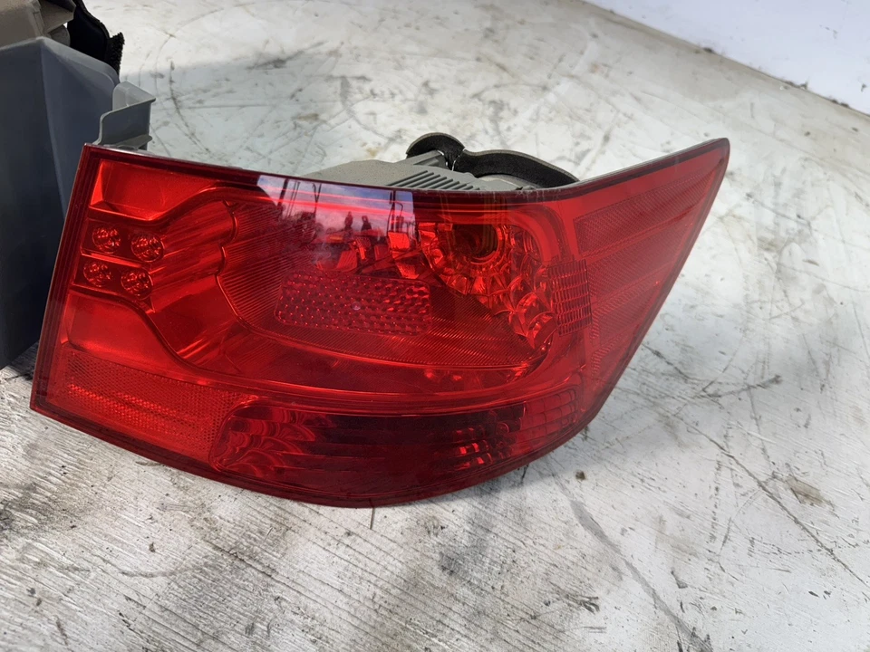 2011 Kia Forte Tail Lights Right And Left - Image 3 of 4