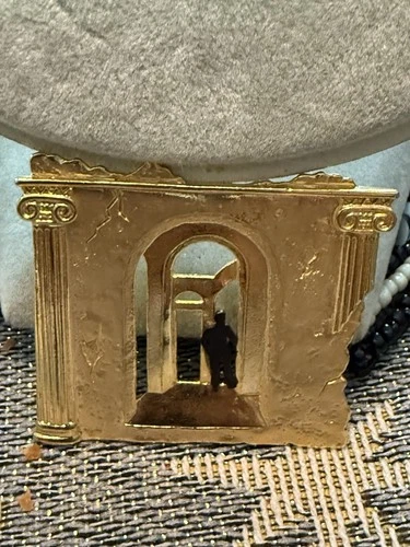VTG  1988 2” JJ  GOLD PLATED (MAN AT COLUMNS) PIN/BROOCH- Costume Jewelry