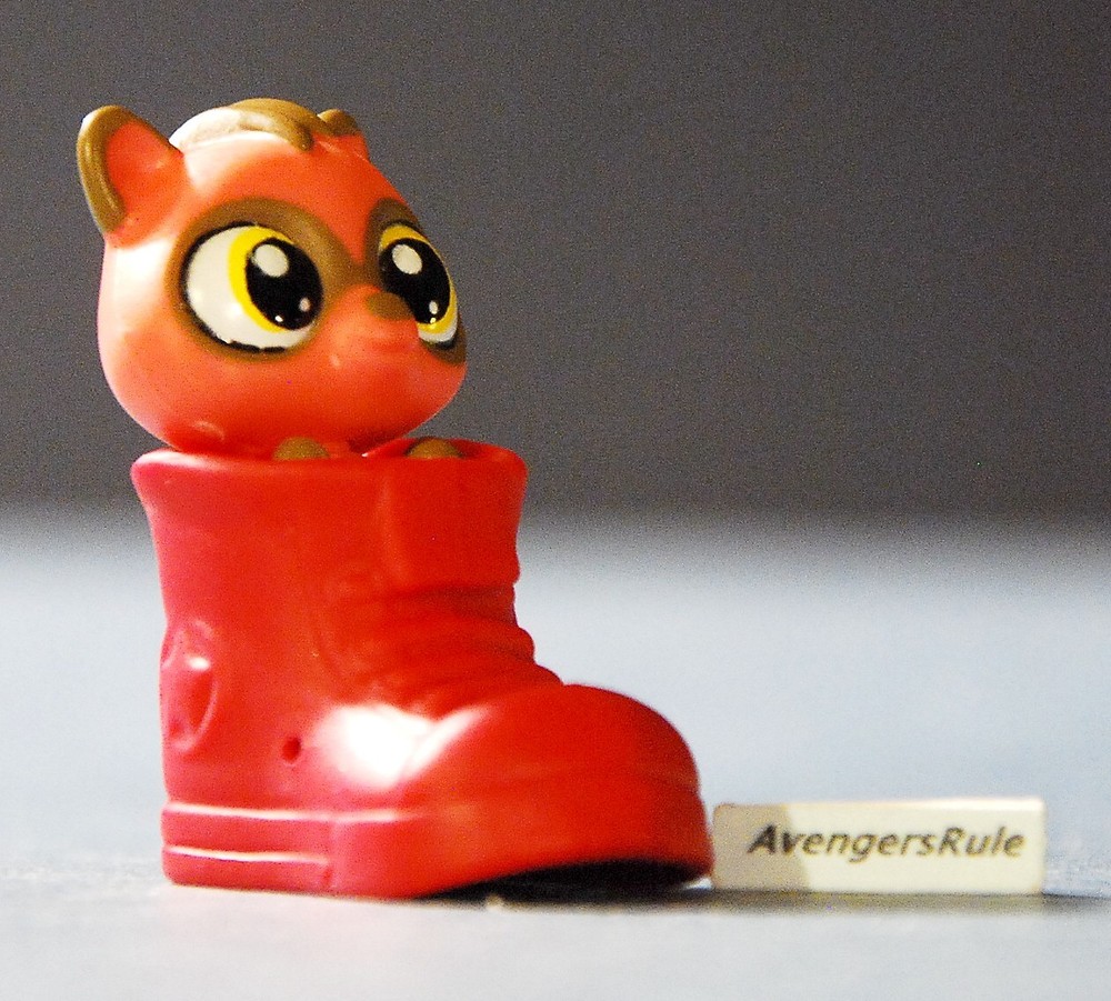 Littlest Pet Shop Mystery Wave 2 #3794 Raccoon Red
