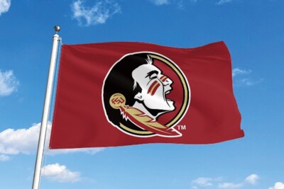 Flusso Di Colore Dell'acqua Da Entrambi I Lati E Spazio Di Copia In - Foto 7