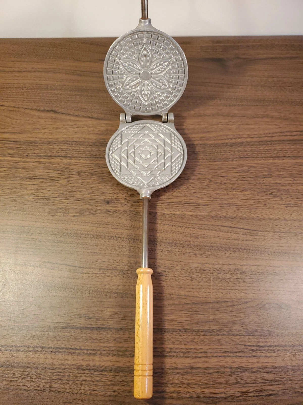 Vintage Pancake Press Pan Cake Mold Aluminum No. 4