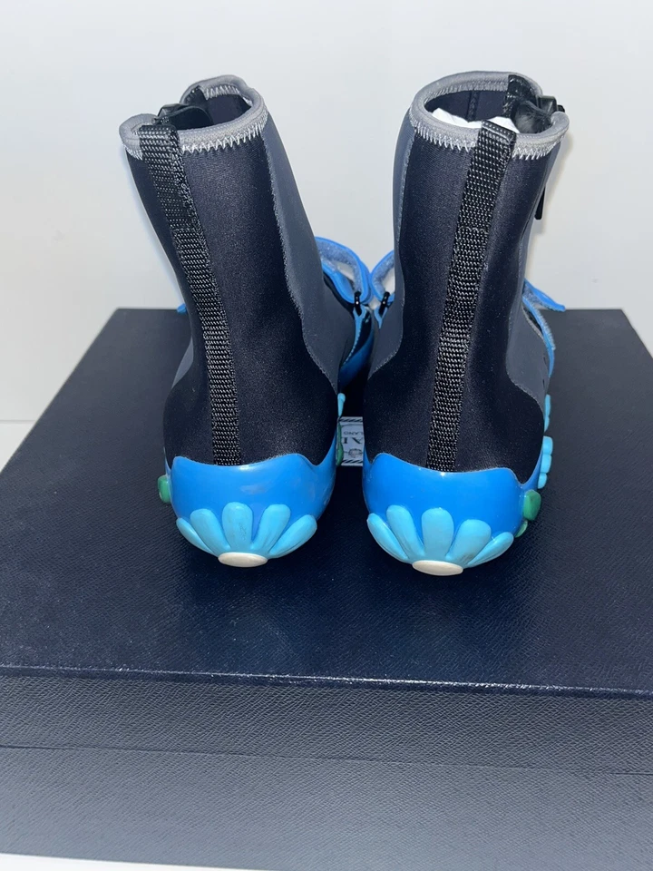 Raro Autêntico Prada slip on botins floral zíper lateral sola de borracha tecido top preto - Imagem 4 de 4