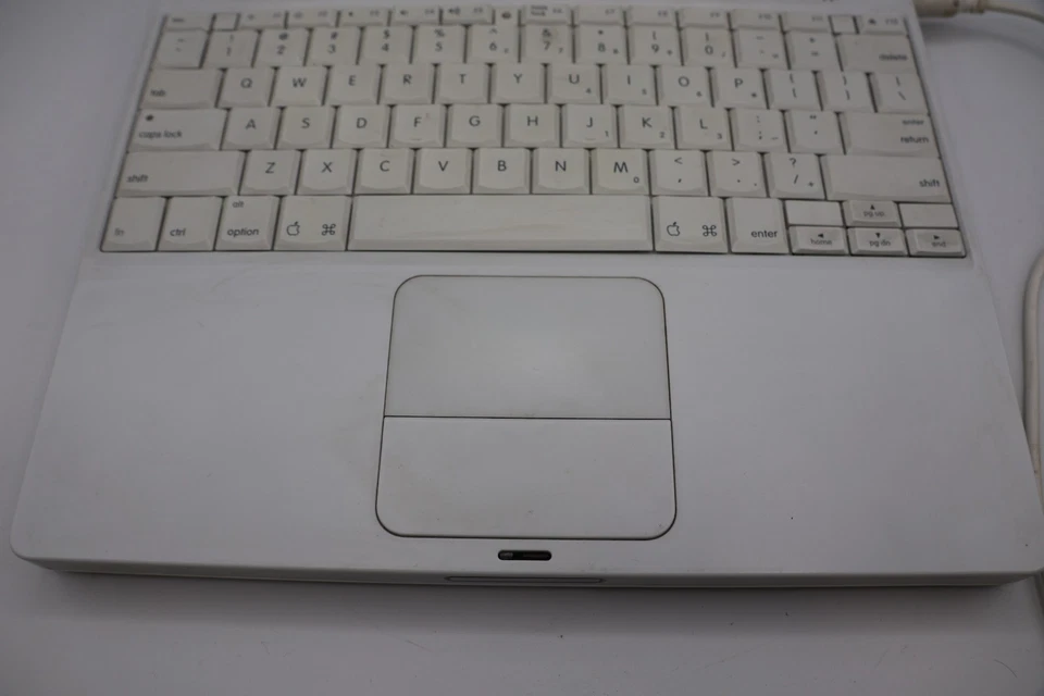 MAC- iBook G4 Laptop 1.2 GHz 12.1" LCD screen Mac OS 10.4.11 Model A1054- 768mb - Image 2 of 4