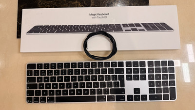 Apple Magic Wireless Keyboard Touch ID USB-C Ziffernblock MXK83B/A - Schwarz