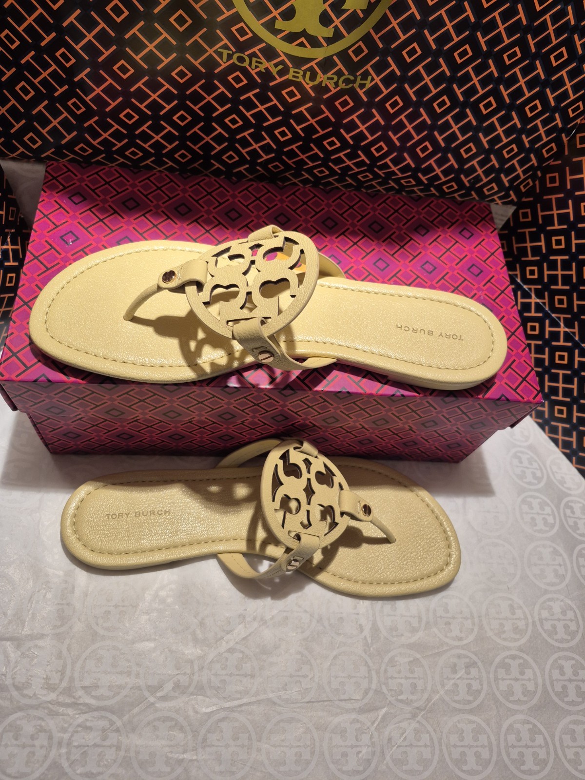 TORY BURCH MILLER SANDALS IN TUMBLED LEATHER;PALE BUTTER;SZ 9M;NIB;Ret: $298 thumbnail 7