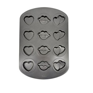 Wilton Heart and Lips Non-Stick Muffin Pan Gray 12 Cavity Valentine's Day Baking