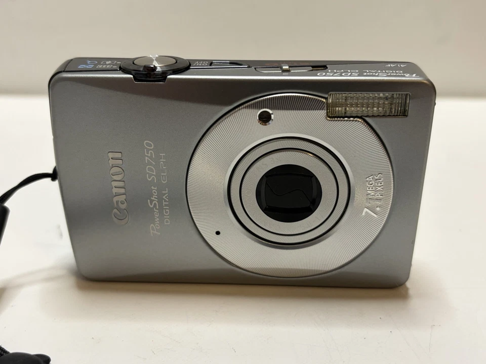 Canon PowerShot ELPH SD750-7.1 MP Digital Camera W/Batt, Charger, SD Card Tested - Image 2 of 4