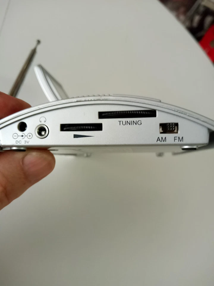 ULTRONIC Desktop AM/FM RADIO With Calendar, Clock, Calculator Model T524 - Image 3 of 4