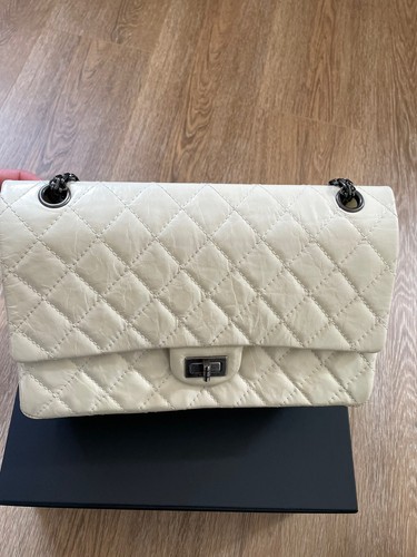 Chanel 2.55 reissue size 226