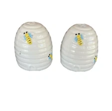 NIB HOME ESSENTIALS AND BEYOND HONEYBEE BEEHIVE SALT PEPEPR SHAKERS 86503 