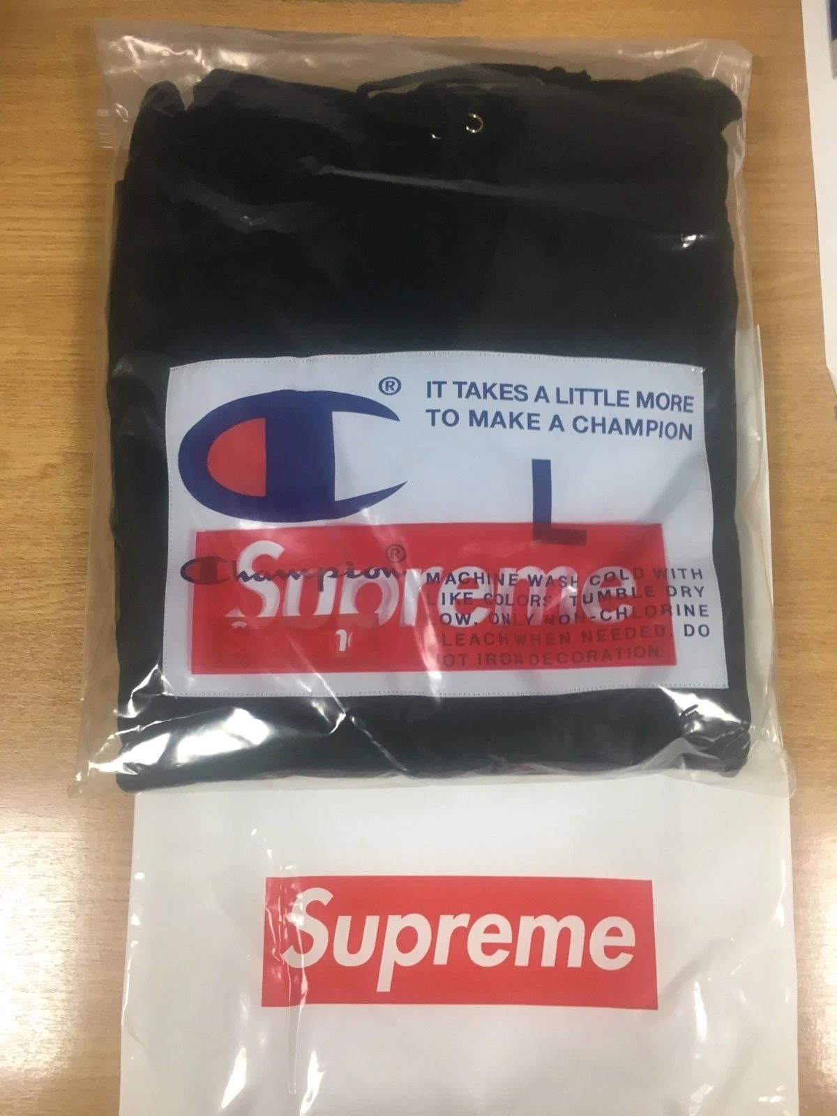 Sweat à capuche Supreme/Champion taille L grand noir *confirmé* ÉPUISÉ