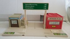 1981 MATTEL HOT WHEELS POLICE STATION/ FIRE STATION. WITH WORKING BELL