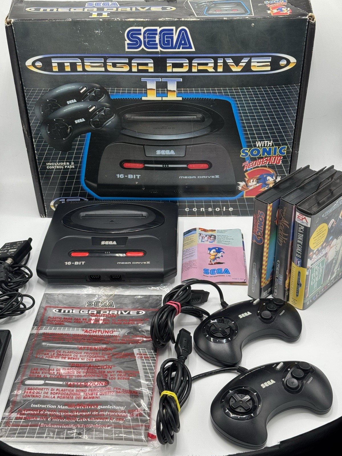 Sega Mega Drive 2 Console boxed with 2 Controllers Games Working