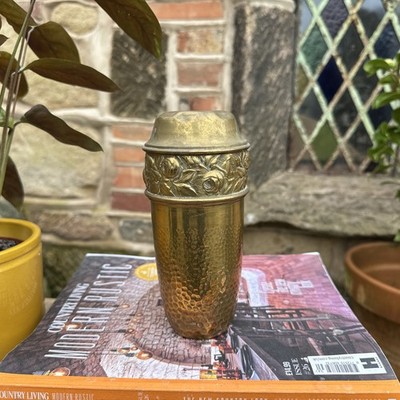 Vintage Messing Trockenblumen Vase verziert Jugendstil Rose Blume gehämmert