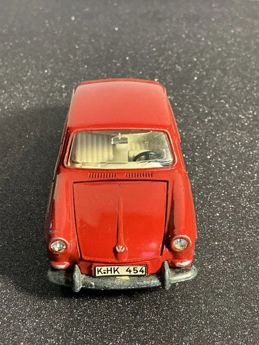 DINKY TOYS voiture Volkswagen 1600 TL à suspensions N° 163  vintage toys