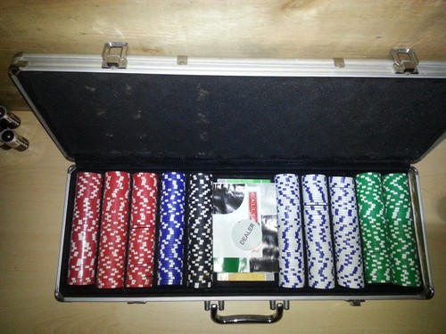 500 GALLERY PLAY POKER CHIPS CARDS DICE POKER SET CASE - Picture 8 of 16