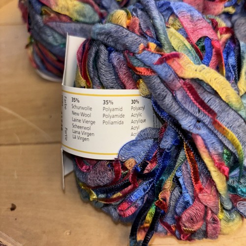 Schachenmayr Novellara, 4 balls new, 35%new Wool,35% Polyamide,30%acrylic-German - Picture 2 of 4