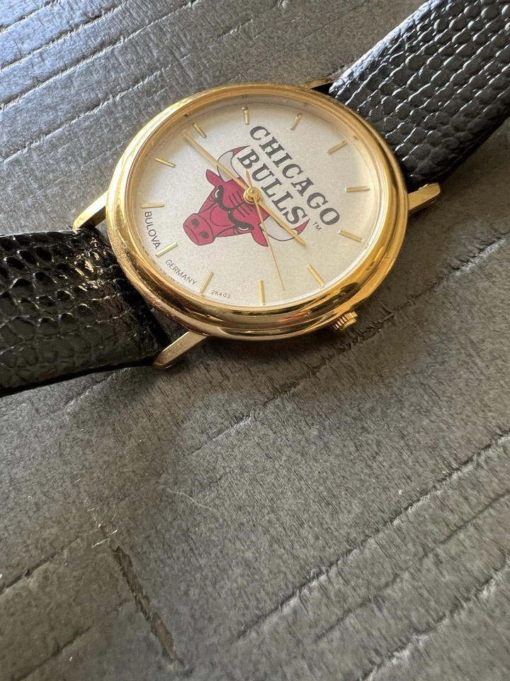 复古宝路华芝加哥公牛队手表带黑色皮革表带 - 小号 — 第 4/4 张图片