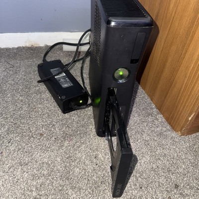 WORKING Xbox 360 With All The Needed Cords Not Controller