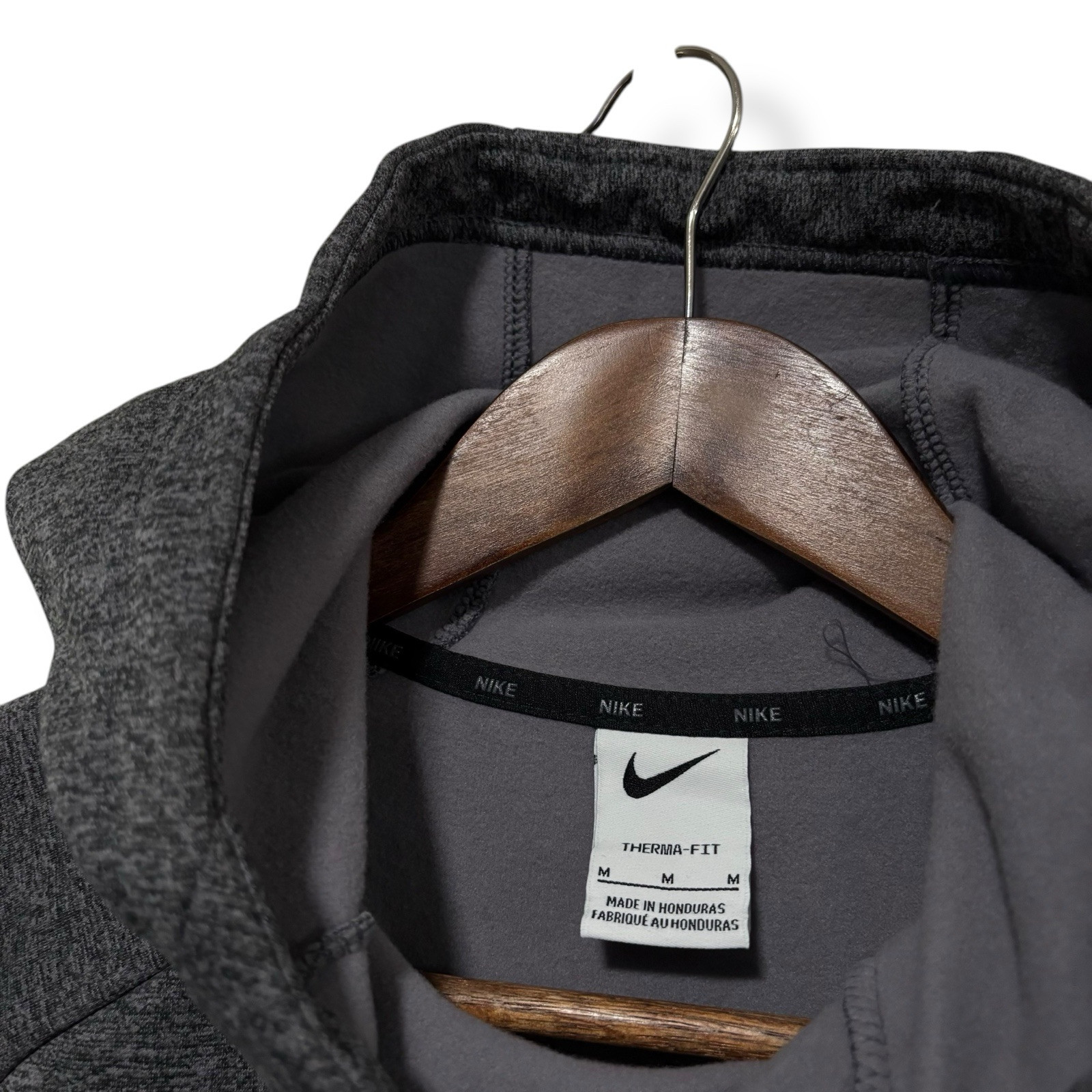SACAI X NIKE Felpa con cappuccio pullover Nike Therma Fit uomo Big Swoosh grafica taglia media 21 x 29