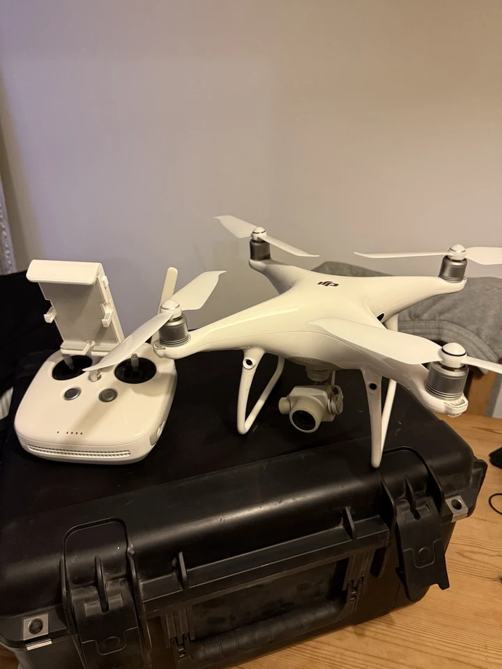 DJI Phantom 4 Pro V2 + Case & Extras - Image 4 of 4