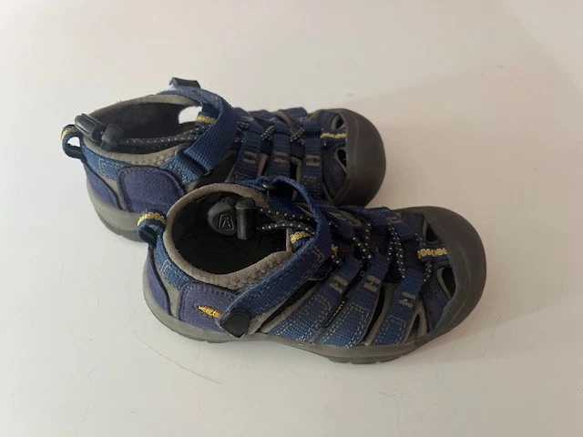 Niño/niña Keen azul EE. UU. Sandalias de punta cerrada impermeables/lavables talla 9 Foto 2 de 4